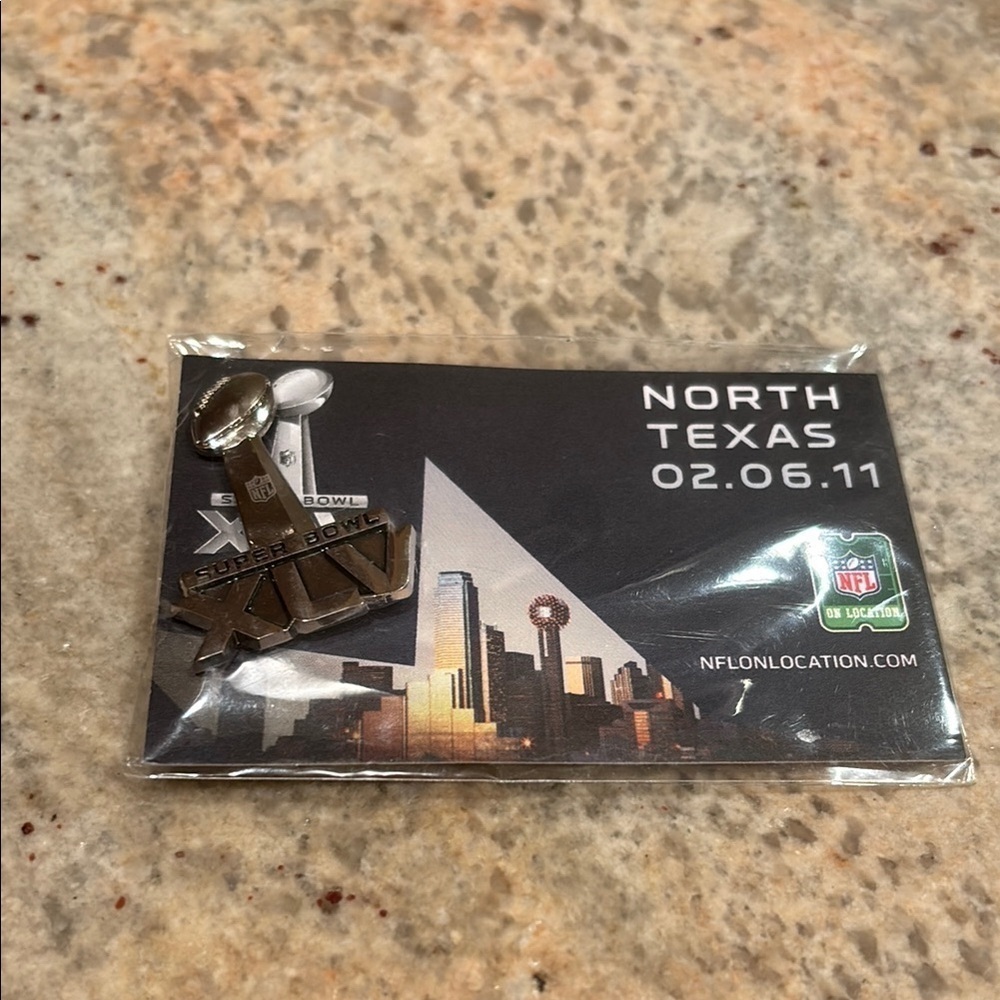 Super Bowl XLV Commemorative Pin - Picture 2 of 4